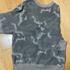 American Eagle size XS crewneck.